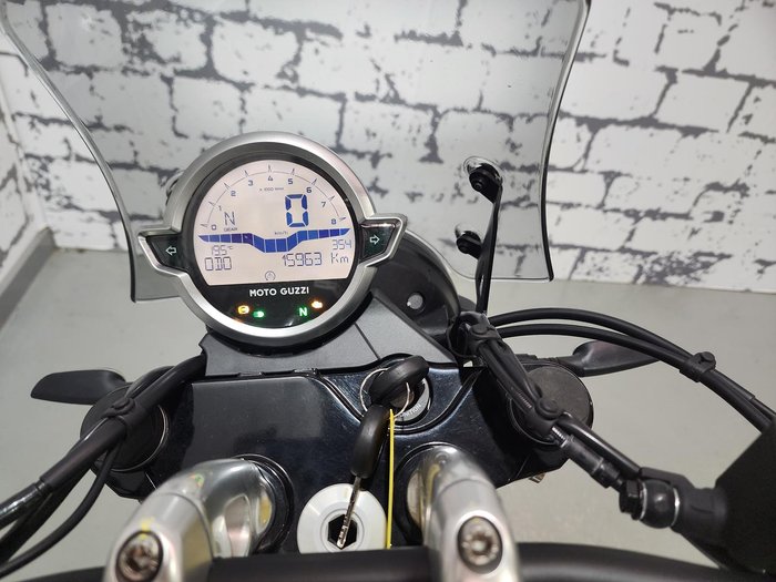 2021 Moto Guzzi V9 Bobber V9 Green