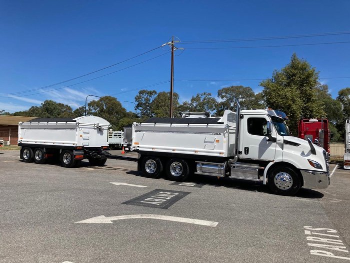 2024 Freightliner Cascadia 116 Tipper White