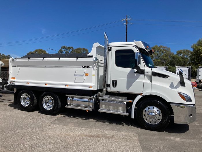 2024 Freightliner Cascadia 116 Tipper White