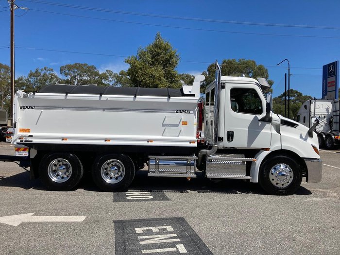 2024 Freightliner Cascadia 116 Tipper White