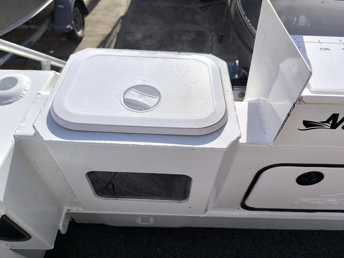 2023 Formosa SRT 525 Side Console