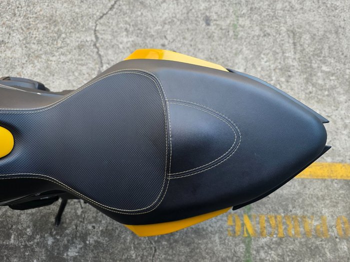 2018 MV Agusta BRUTALE 800 DRAGSTER GOLD