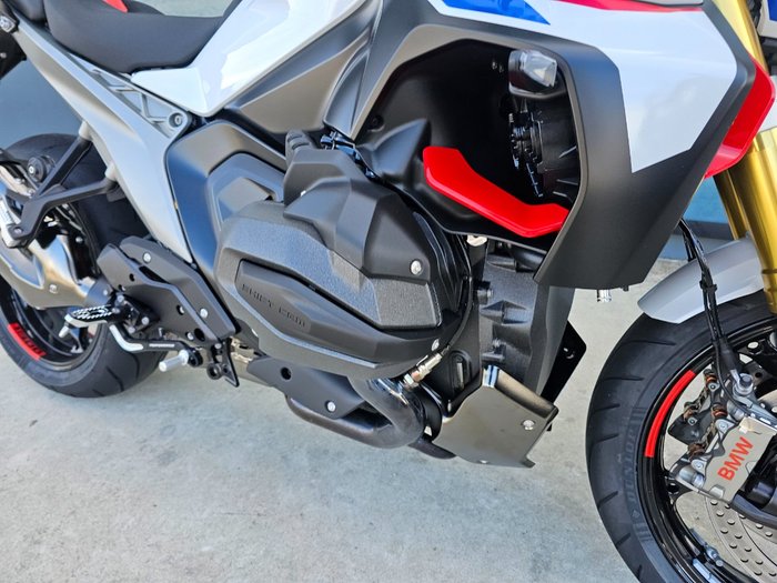 2026 BMW Motorrad 2026 BMW 1300CC R 1300 R LIGHT WHITE