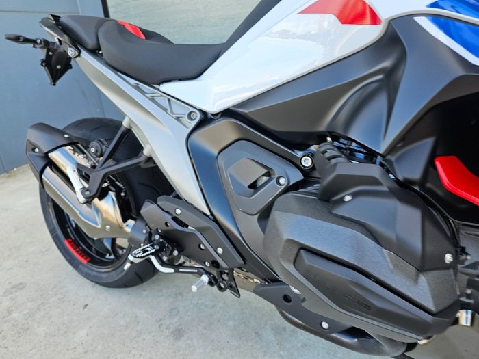 2026 BMW Motorrad 2026 BMW 1300CC R 1300 R LIGHT WHITE
