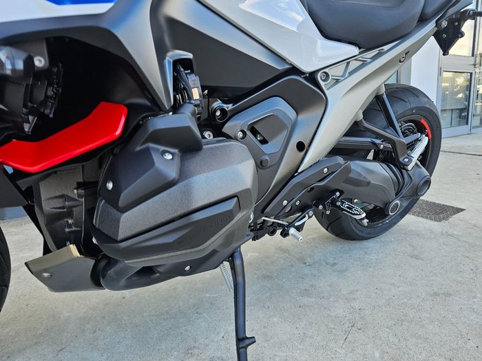 2026 BMW Motorrad 2026 BMW 1300CC R 1300 R LIGHT WHITE