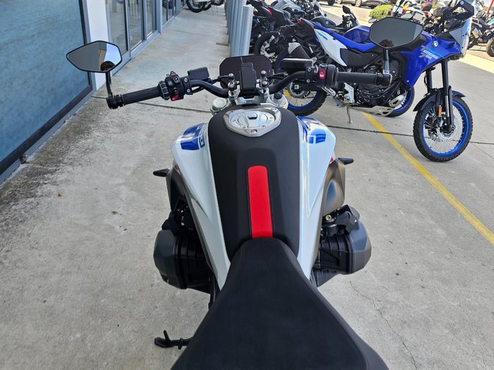 2026 BMW Motorrad 2026 BMW 1300CC R 1300 R LIGHT WHITE