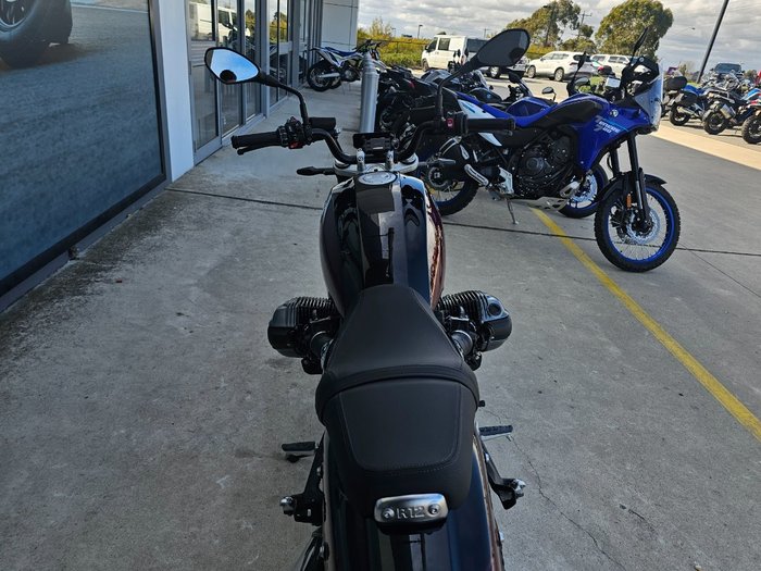 2025 BMW Motorrad R 12 Red