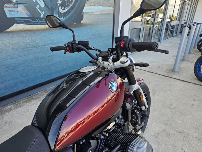 2025 BMW Motorrad R 12 Red