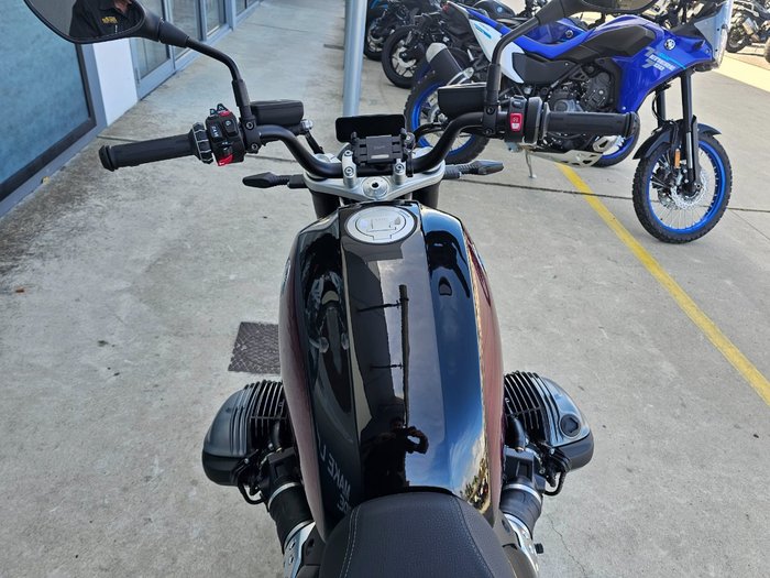 2025 BMW Motorrad R 12 Red