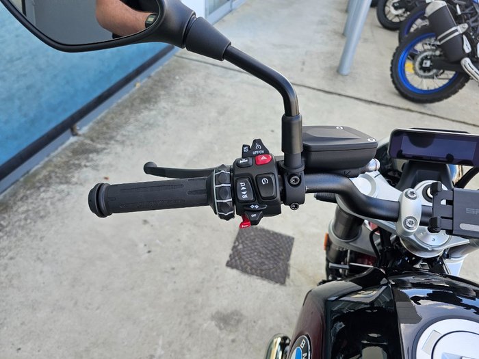 2025 BMW Motorrad R 12 Red