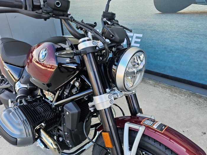 2025 BMW Motorrad R 12 Red