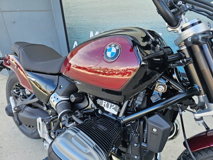 2025 BMW Motorrad R 12 Red