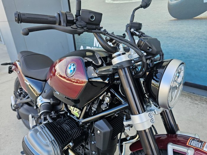2025 BMW Motorrad R 12 Red