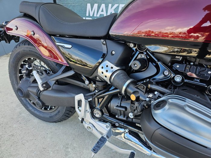 2025 BMW Motorrad R 12 Red