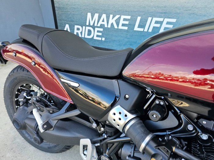 2025 BMW Motorrad R 12 Red