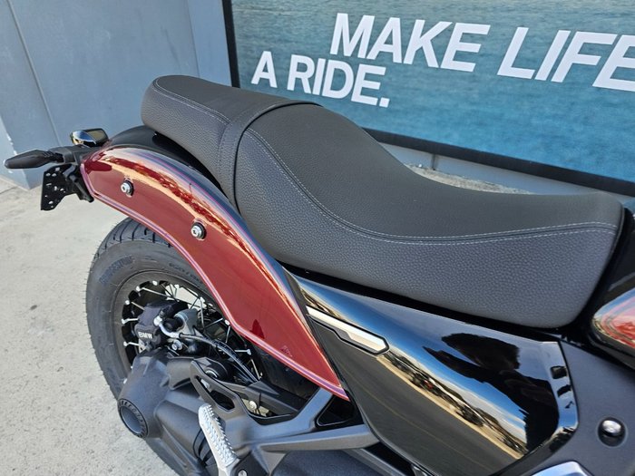 2025 BMW Motorrad R 12 Red