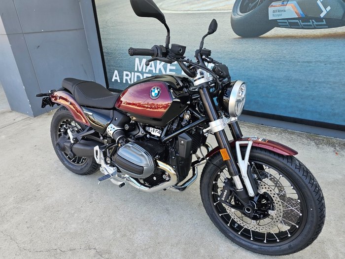 2025 BMW Motorrad R 12 Red