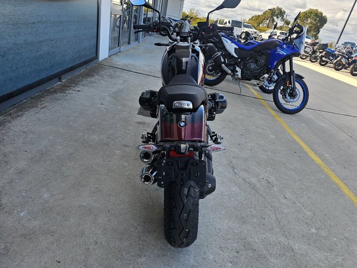 2025 BMW Motorrad R 12 Red