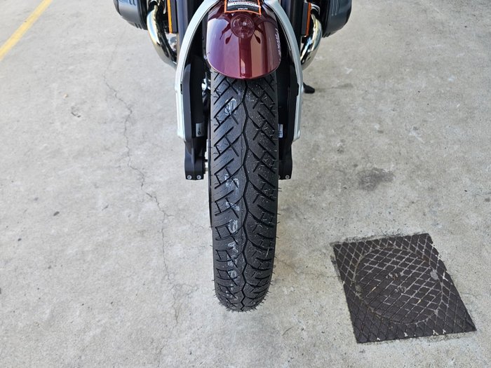 2025 BMW Motorrad R 12 Red
