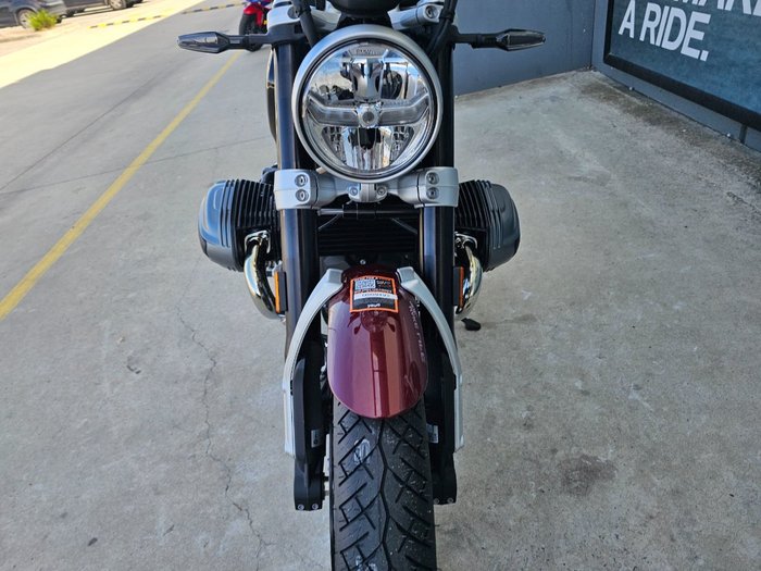 2025 BMW Motorrad R 12 Red