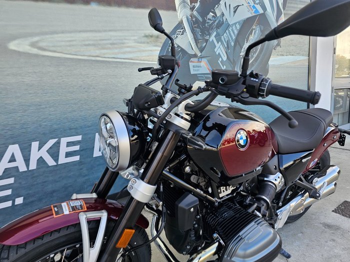 2025 BMW Motorrad R 12 Red