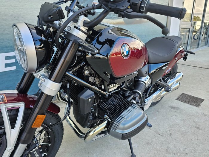 2025 BMW Motorrad R 12 Red