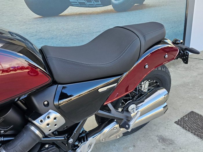 2025 BMW Motorrad R 12 Red
