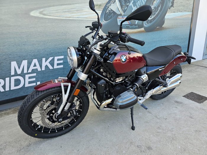 2025 BMW Motorrad R 12 Red