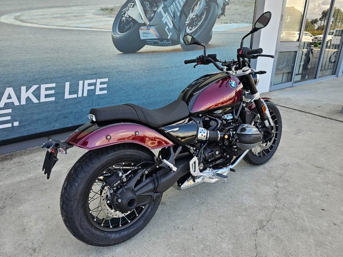 2025 BMW Motorrad R 12 Red