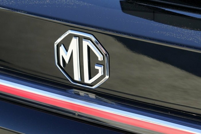 2025 MG HS Essence