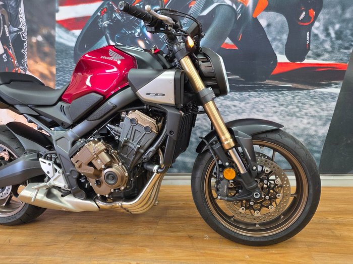 2024 Honda CB650RAC RED