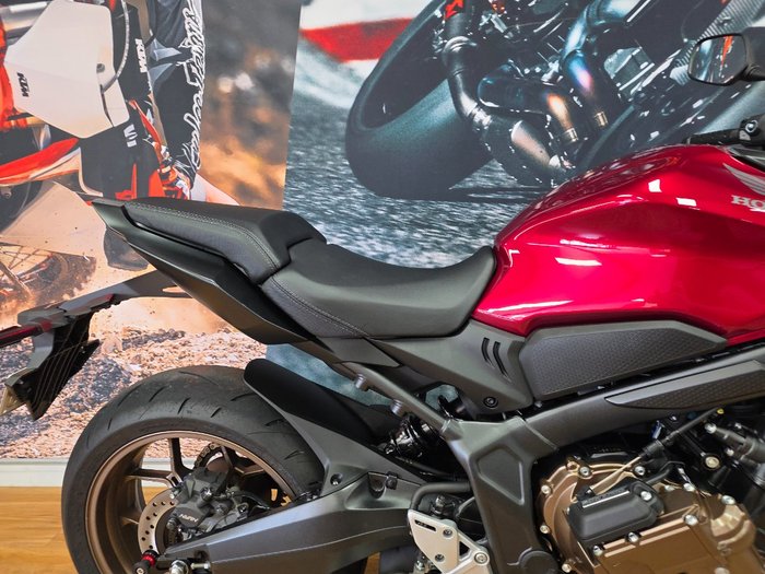 2024 Honda CB650RAC RED