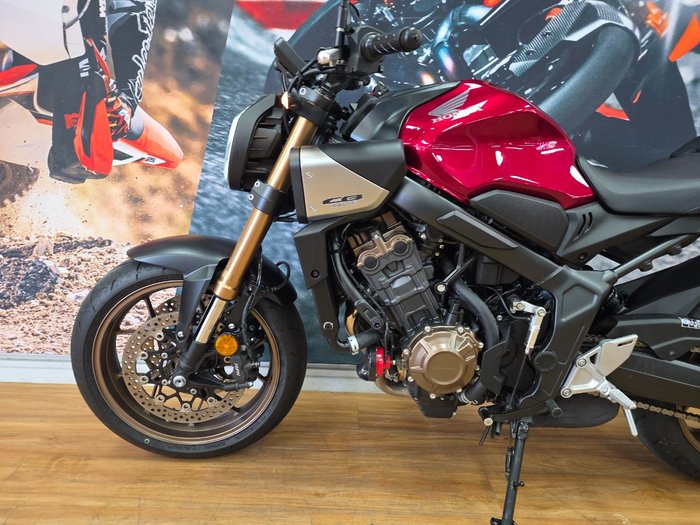 2024 Honda CB650RAC RED
