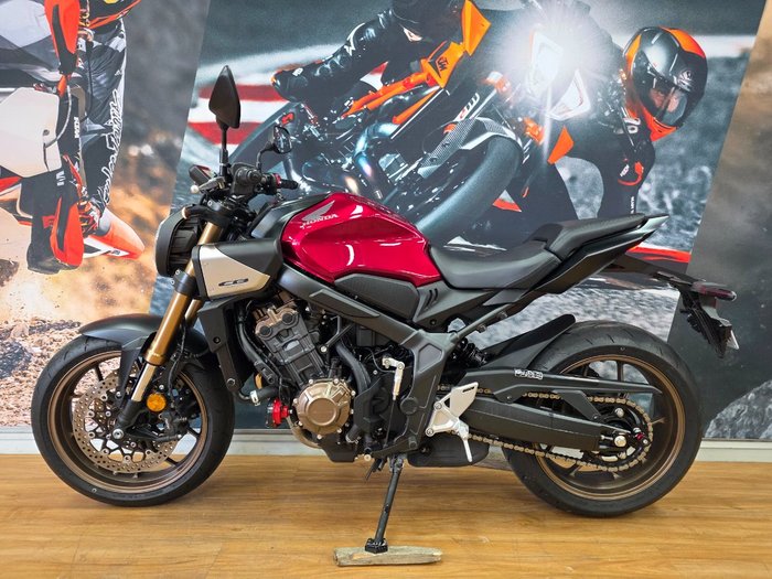 2024 Honda CB650RAC RED