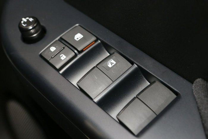 2025 Toyota Hilux SR