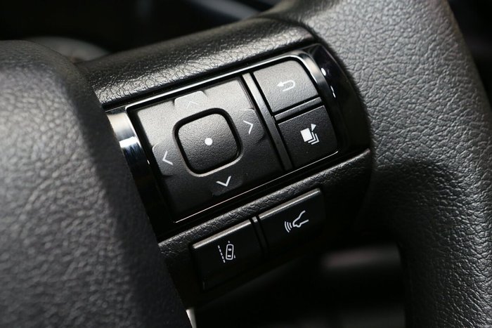 2025 Toyota Hilux SR