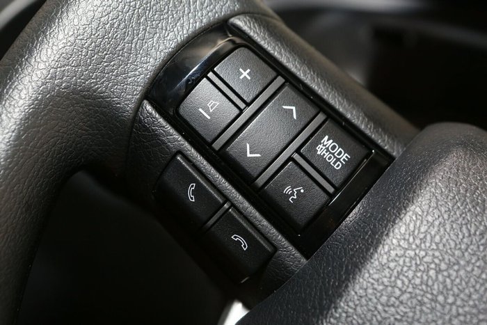 2025 Toyota Hilux SR