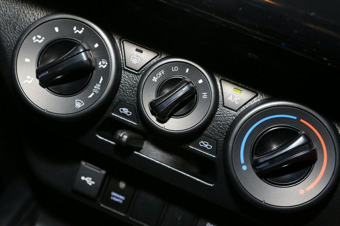 2025 Toyota Hilux SR