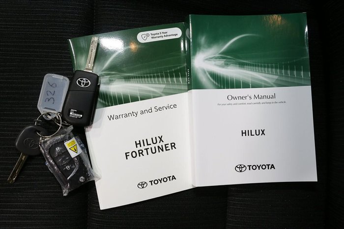 2025 Toyota Hilux SR