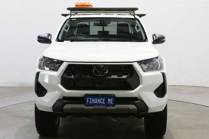 2025 Toyota Hilux SR