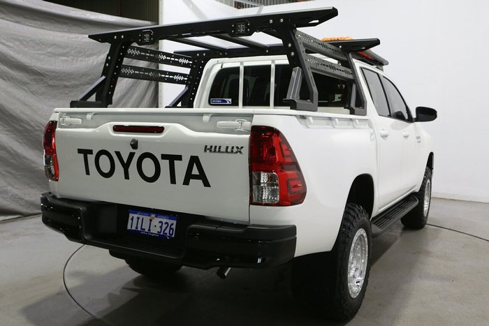 2025 Toyota Hilux SR