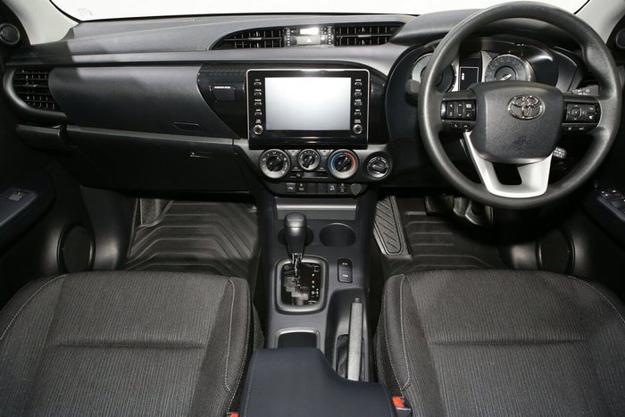 2025 Toyota Hilux SR