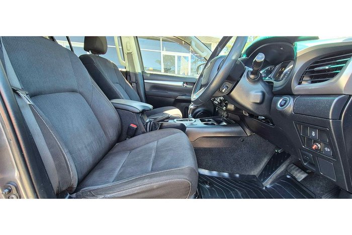 2021 Toyota Hilux SR5