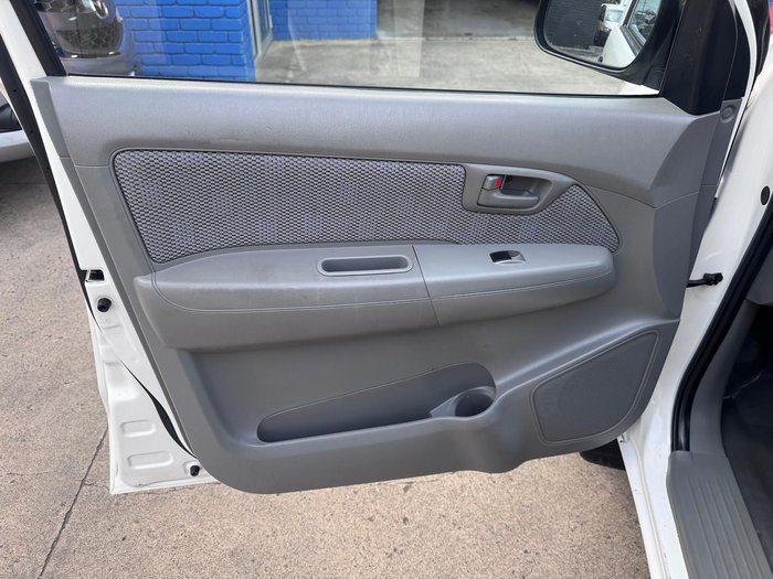 2009 Toyota Hilux SR GGN15R MY09 4x2 Glacier White
