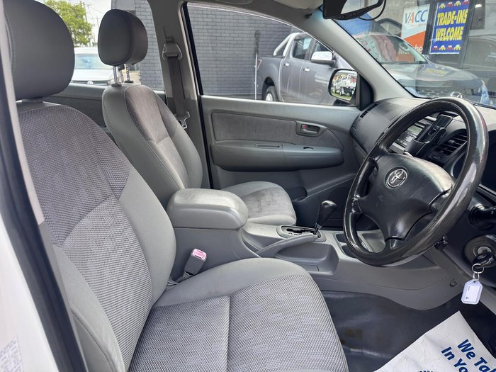 2009 Toyota Hilux SR GGN15R MY09 4x2 Glacier White