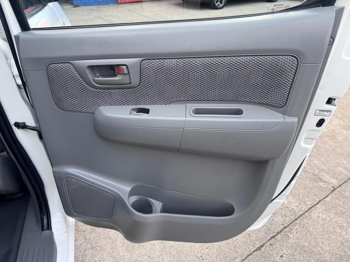 2009 Toyota Hilux SR GGN15R MY09 4x2 Glacier White