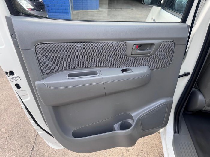 2009 Toyota Hilux SR GGN15R MY09 4x2 Glacier White