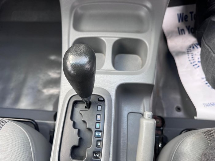 2009 Toyota Hilux SR GGN15R MY09 4x2 Glacier White