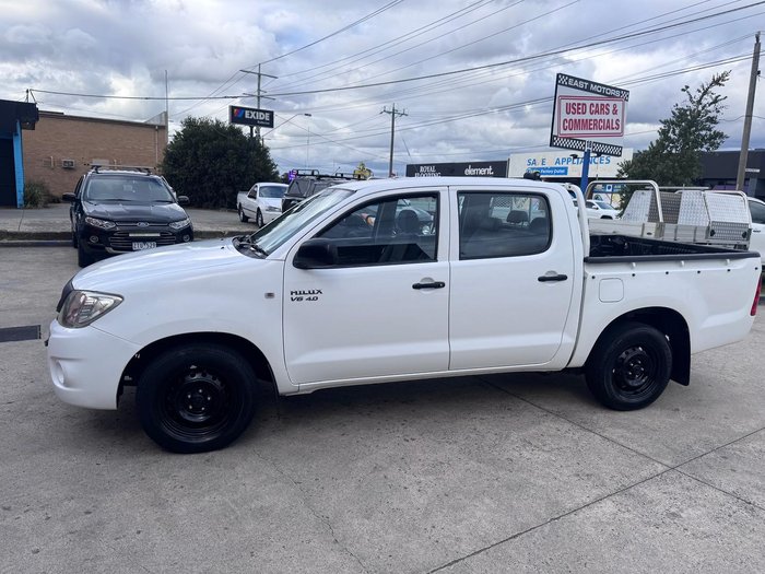 2009 Toyota Hilux SR GGN15R MY09 4x2 Glacier White