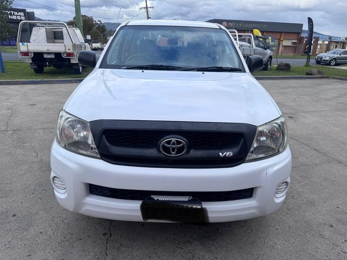 2009 Toyota Hilux SR GGN15R MY09 4x2 Glacier White